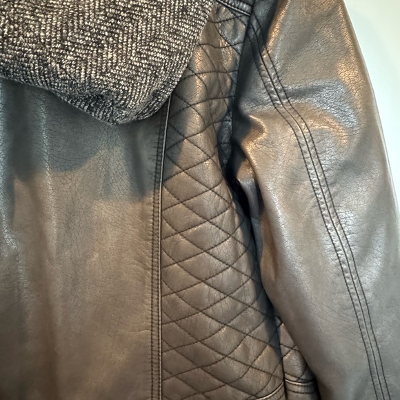 Mo-Ka Women's Black Leather Jacket with Gray Hood - Picture 6 of 7